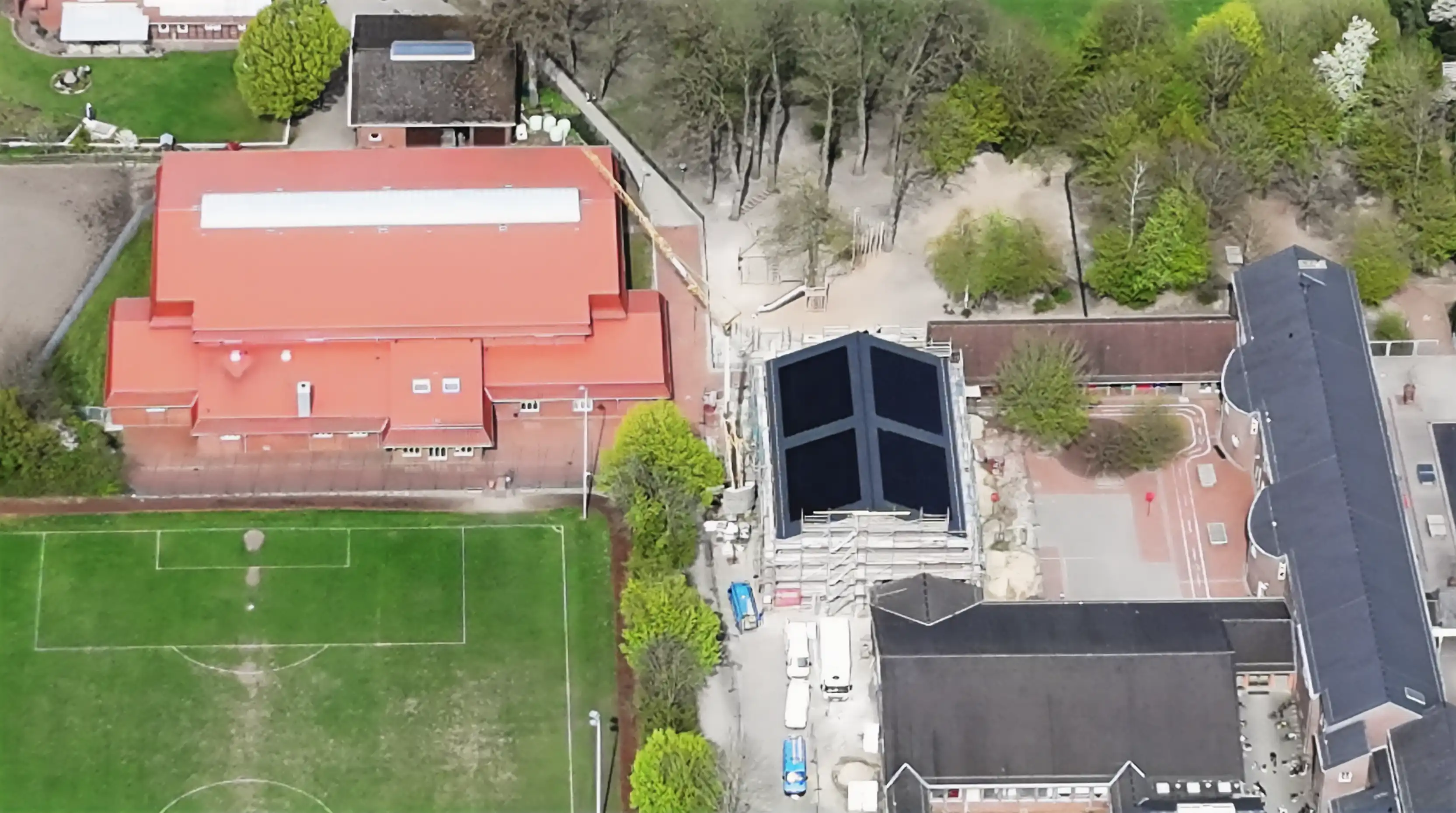 Sporthalle und erweiterte Grundschule Cappeln aus der Vogelperspektive