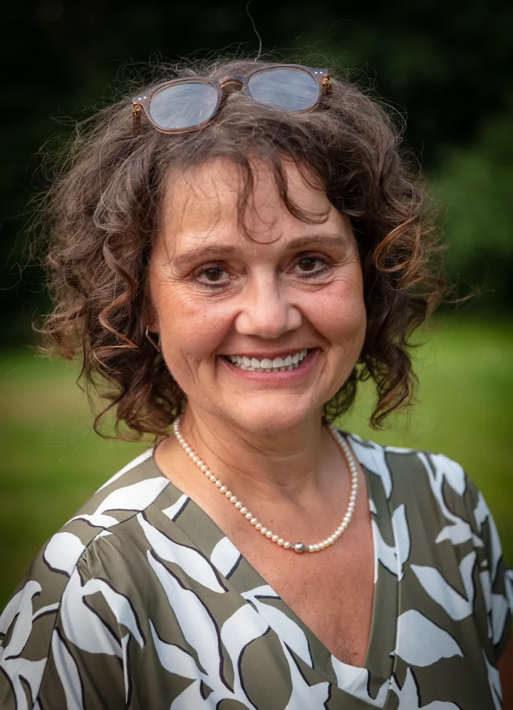 Porträtfoto von Annette Ostermann, Kandidatin der UWG Cappeln für die Gemeinderatswahl 2026
